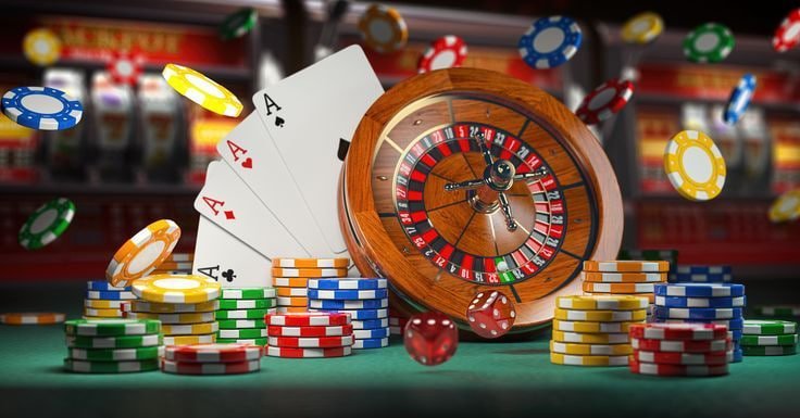 Pengguna komputer dan ponsel mengelola dan memulihkan akun digital secara aman